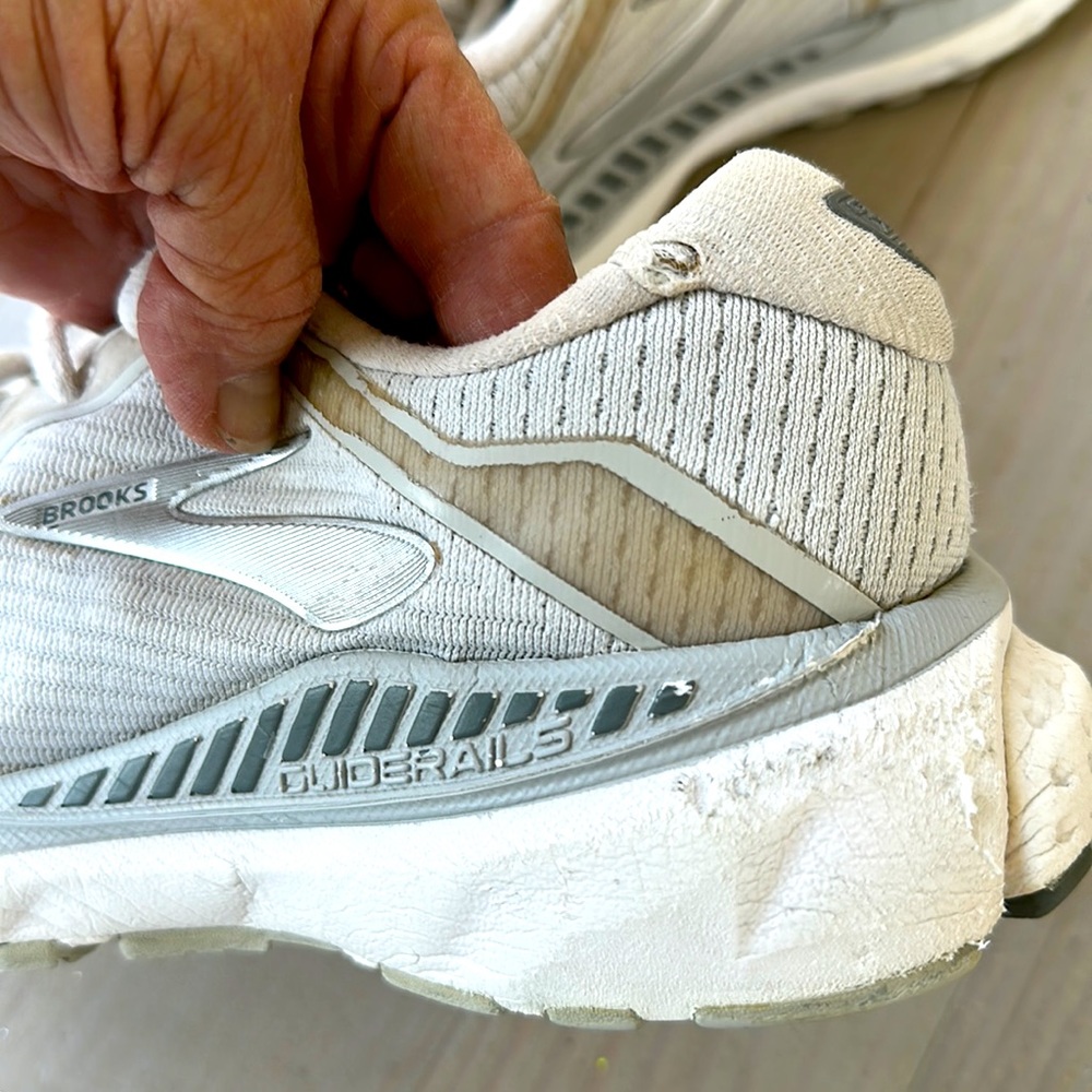 (2) Brooks Women’s 7.5 white Adrenaline GTS XX shoes - Picture 3 of 6